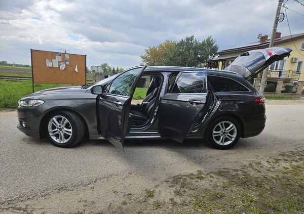 Ford Mondeo cena 56900 przebieg: 240000, rok produkcji 2015 z Sulejówek małe 781